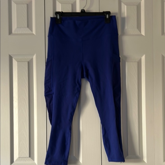 Fabletics Pants - Fabletics Power Hold Cropped Leggings